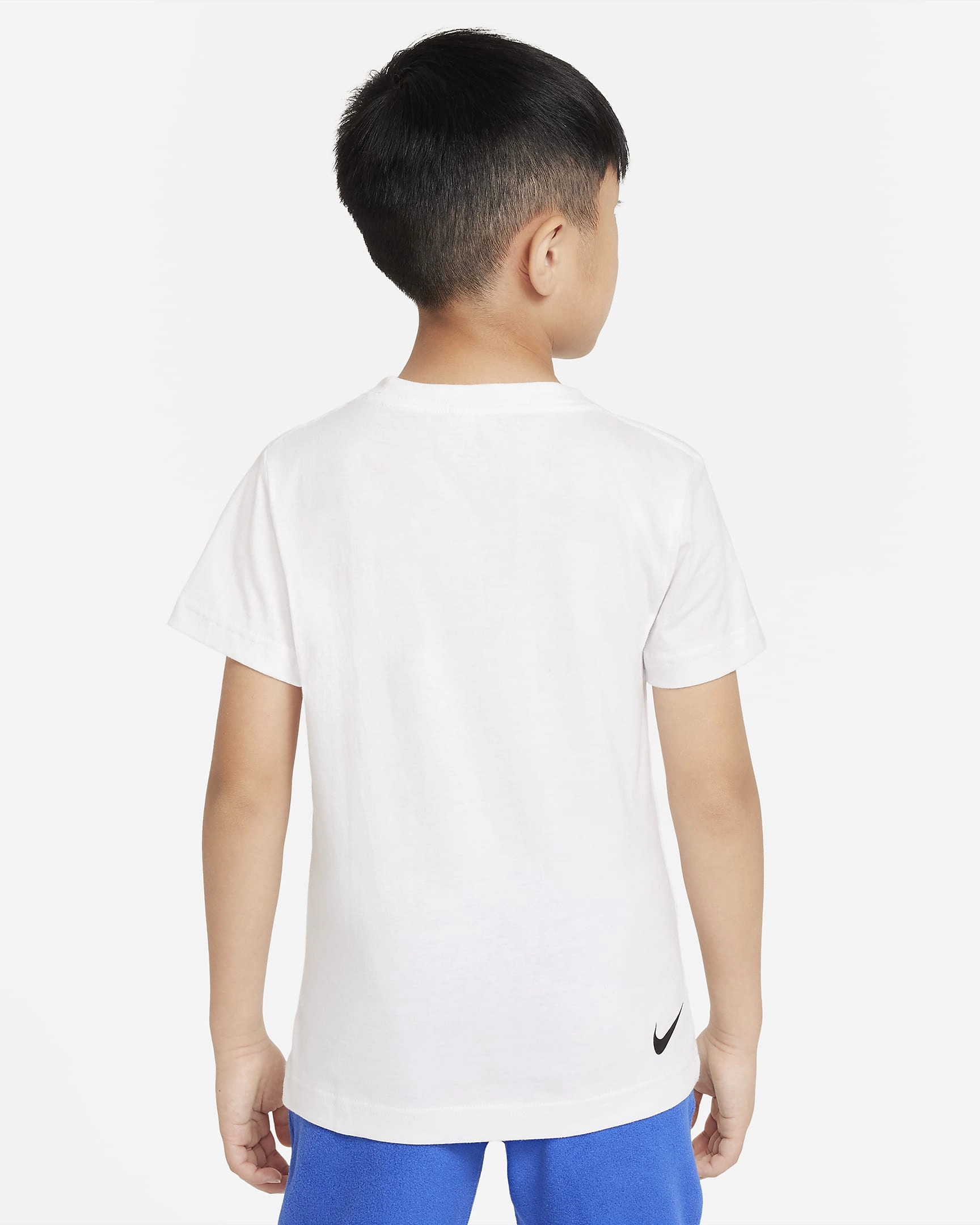 Nike ACG pour petits aventuriers Un tee-shirt plein de style pour des explorations sans fin!